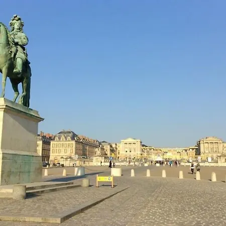 T2 Au Calme A 2 Min A Pied Du Chateau - Le Versaillais